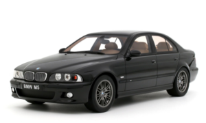 BMW M5 E39 Limousine Saphire black metallic 2000 1/18