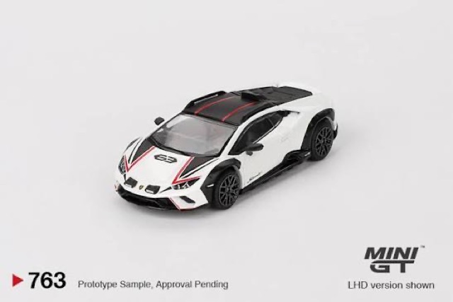 Lamborghini Huracán Sterrato Bianco Asopo 1/64